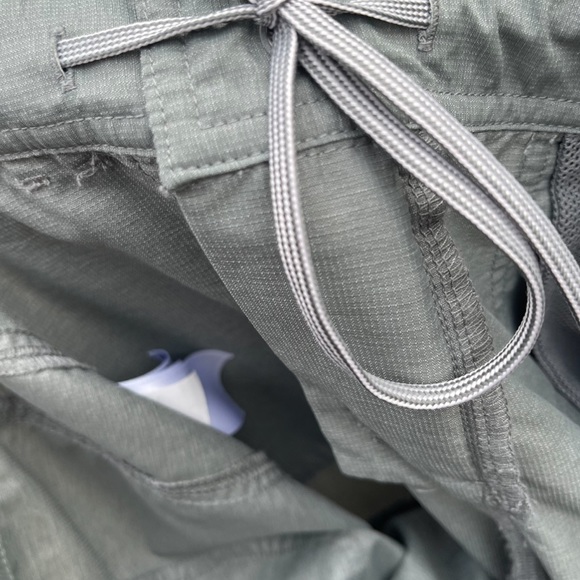 The North Face Convertible Pants Zip Off Shorts 8 - Picture 5 of 6